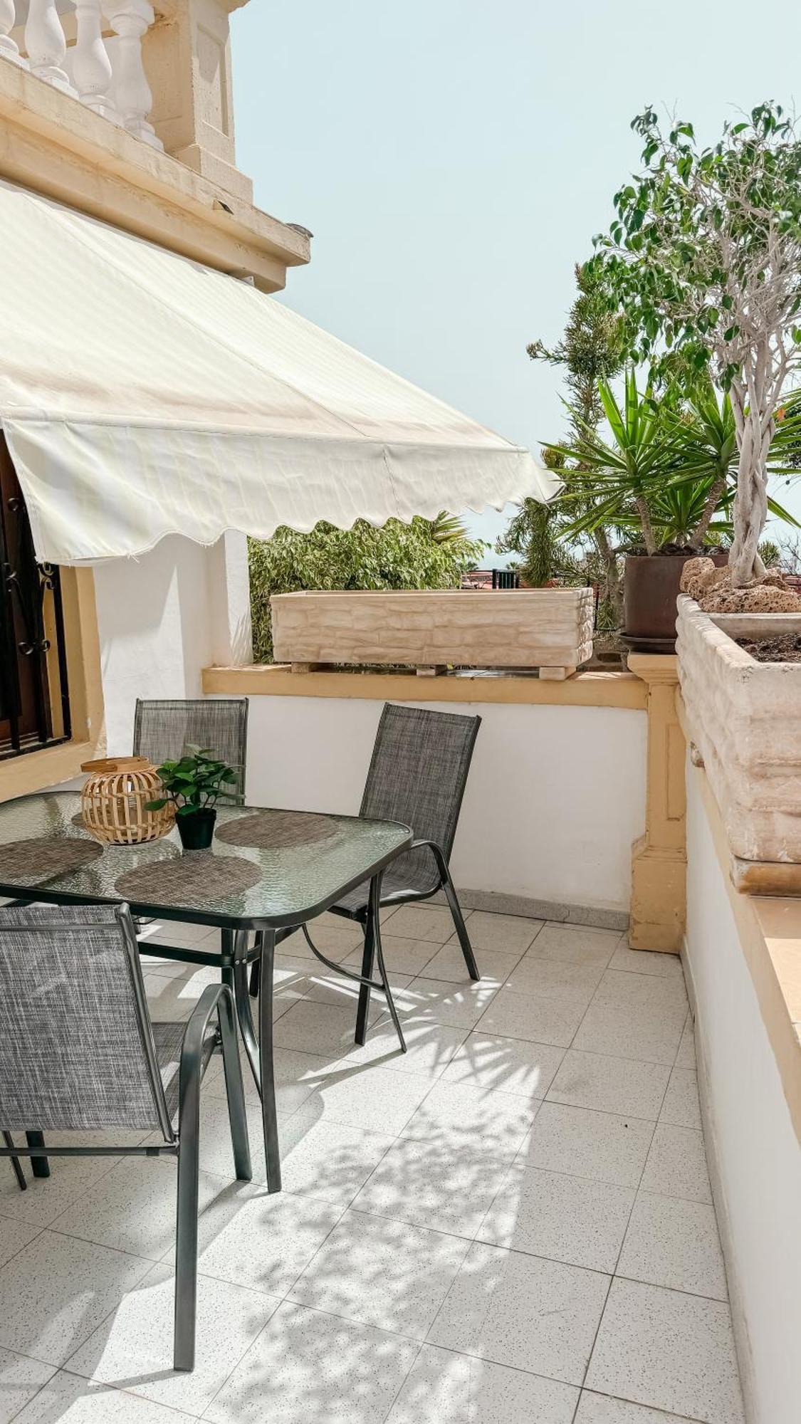 Apartment Seaescape With Ocean, King Size Bed, Wifi, Smart Tv, Free Parking 2 Pools Access